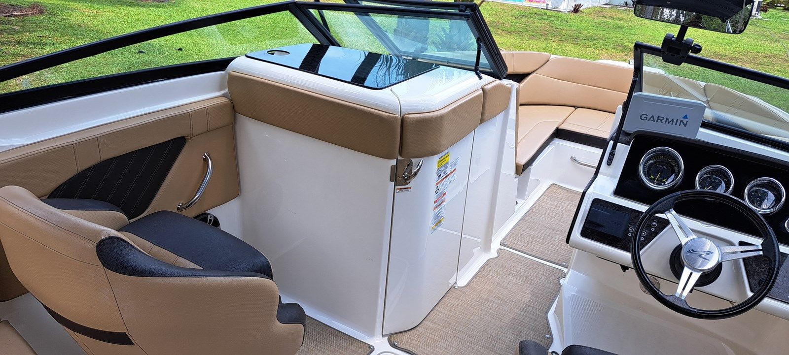 Купить яхту - - SEA RAY в Shestakov Yacht Sales