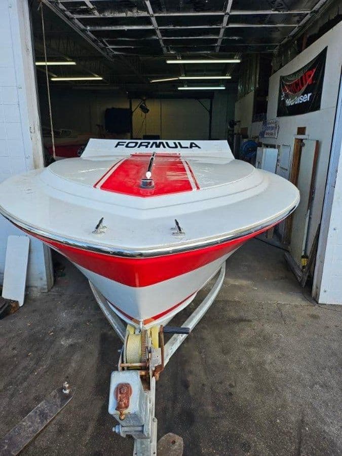 1979 Formula 233 - Formula Boats
