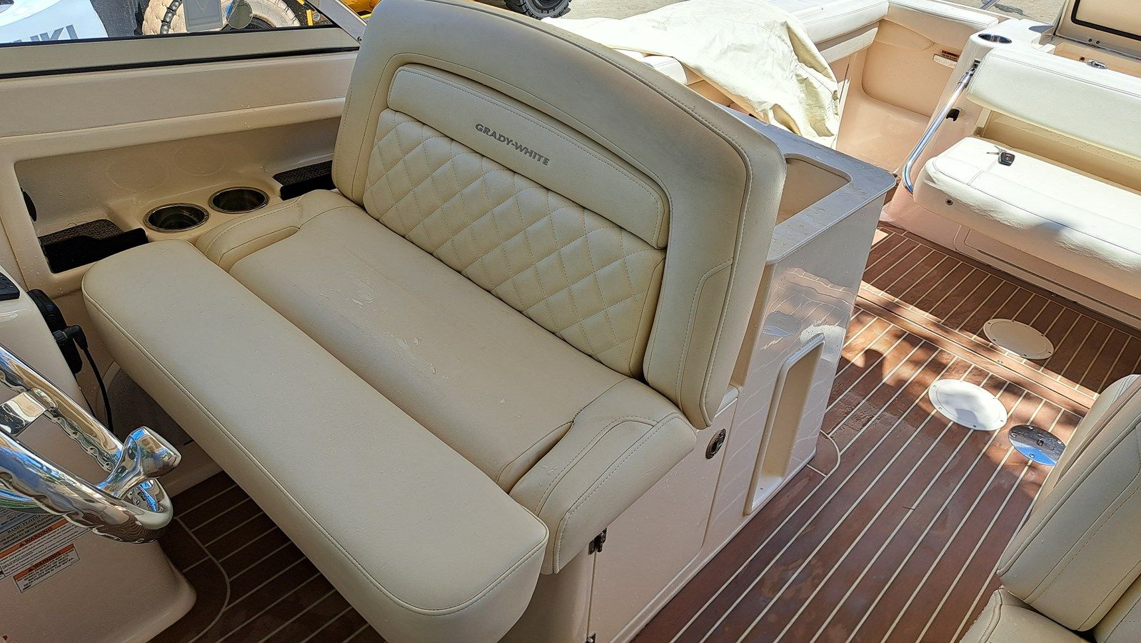 best yacht sales deals - Freedom 285