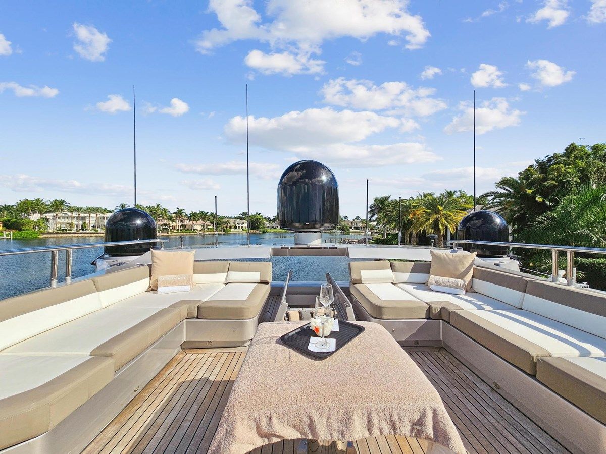 Купить яхту Izumi 124 Sports Cruiser в Shestakov Yacht Sales