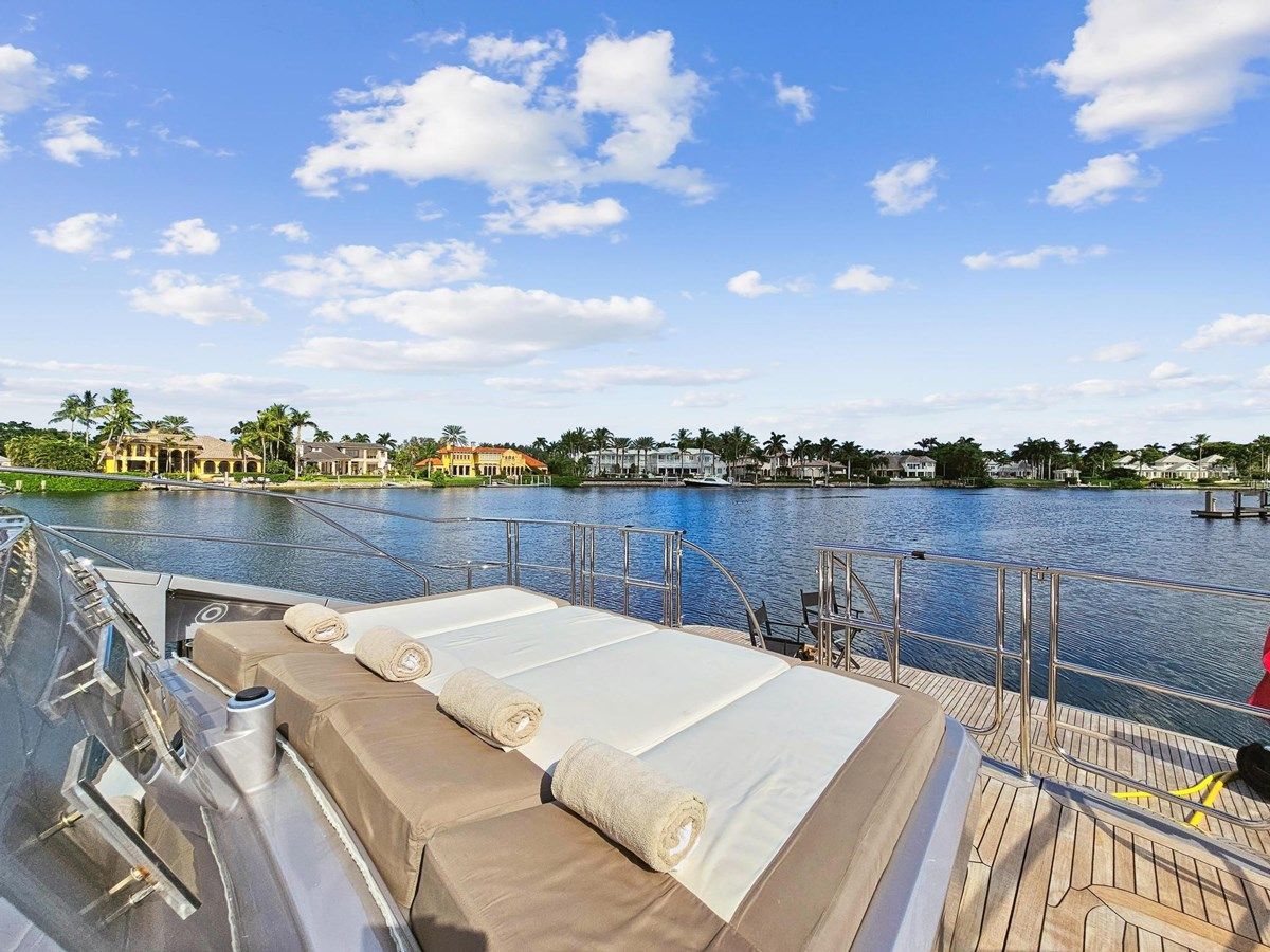 Купить яхту Izumi - PALMER JOHNSON в Shestakov Yacht Sales