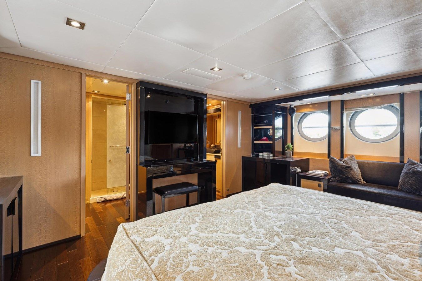 Стоимость яхты Izumi 124 Sports Cruiser