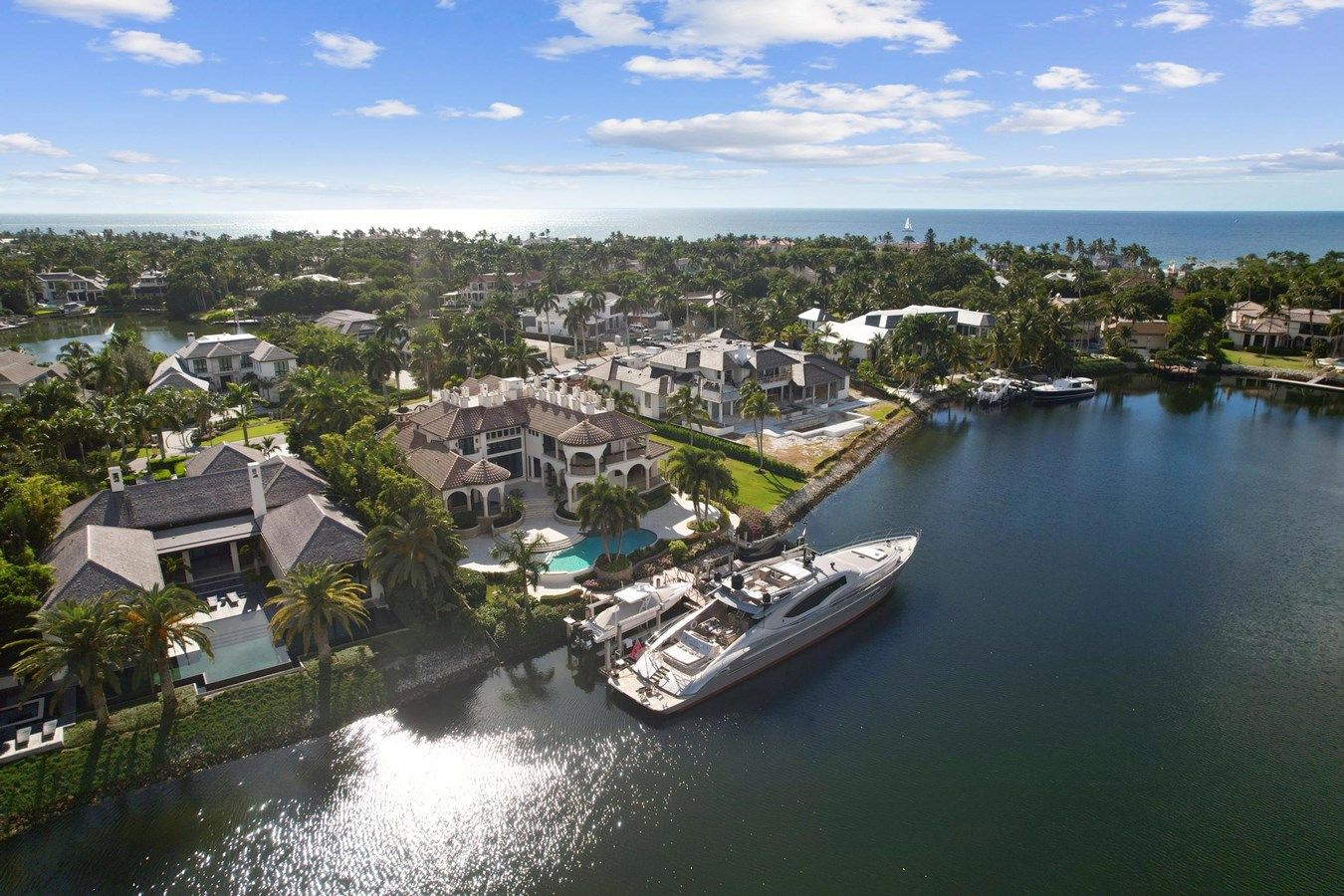 Лучшая цена на Izumi - PALMER JOHNSON