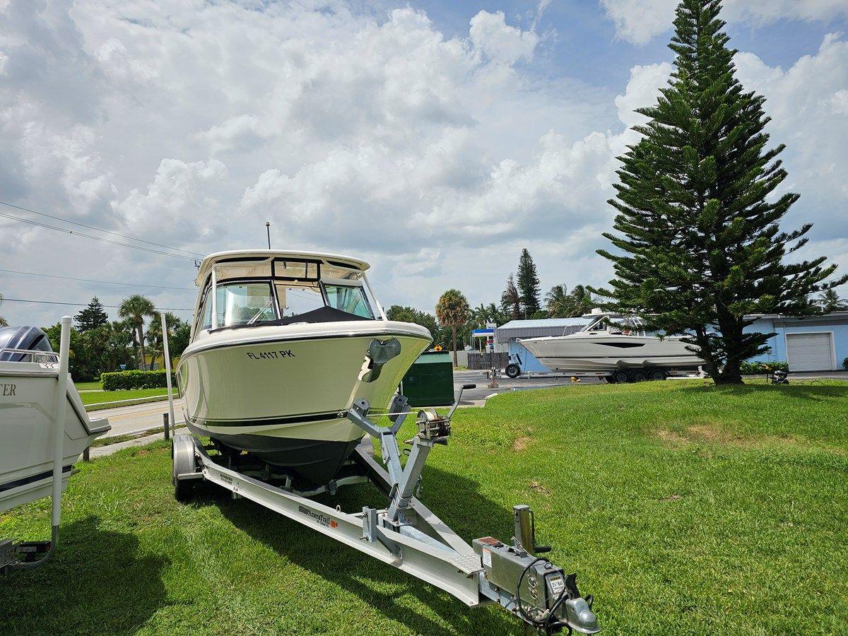 Продажа яхты 2013 Pursuit 265 Dual Console