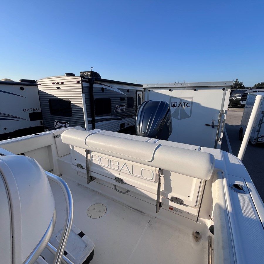 Стоимость яхты - R240 Center Console