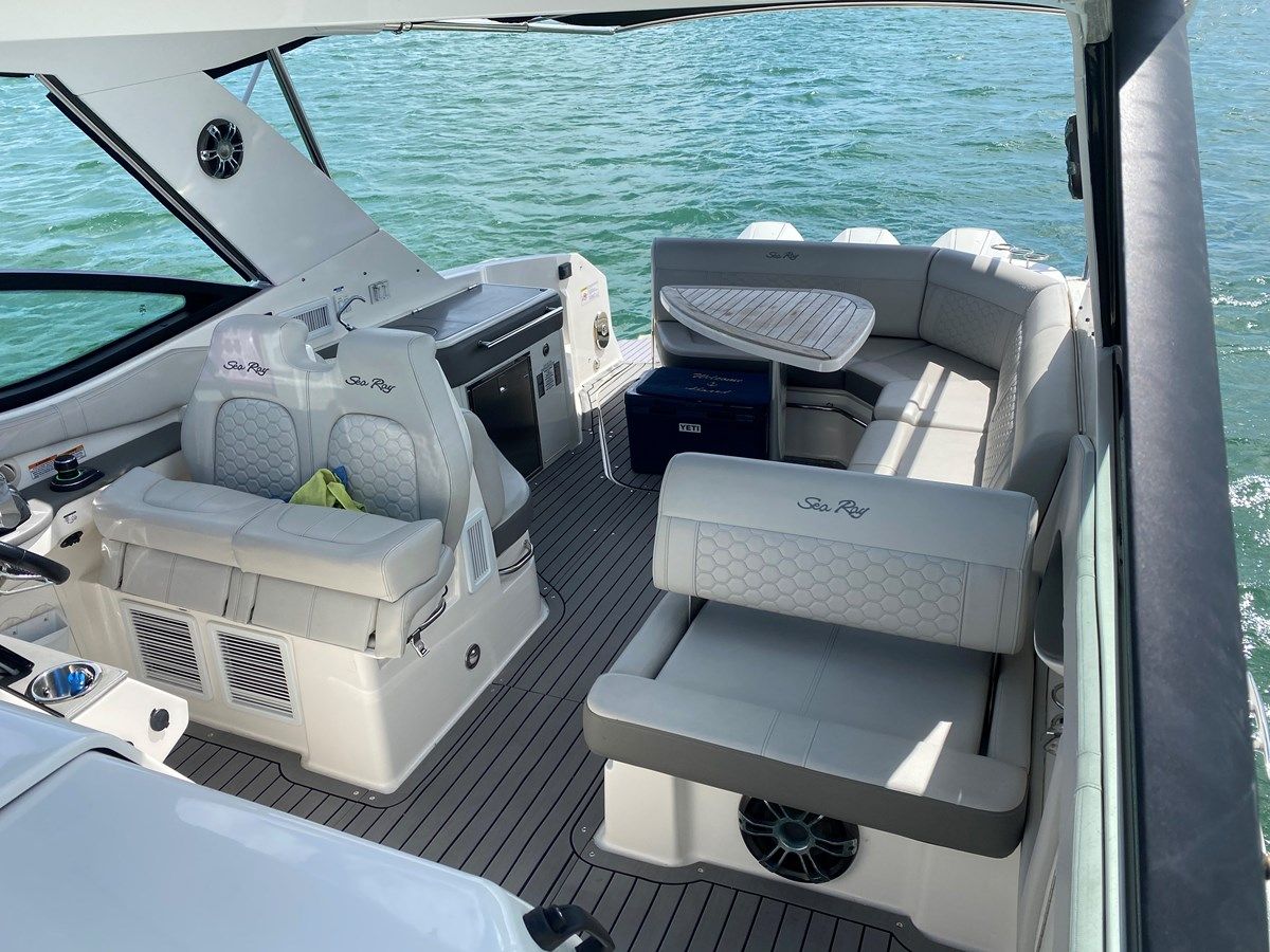 Buy a yacht Boa Vida 320 Sundancer OB