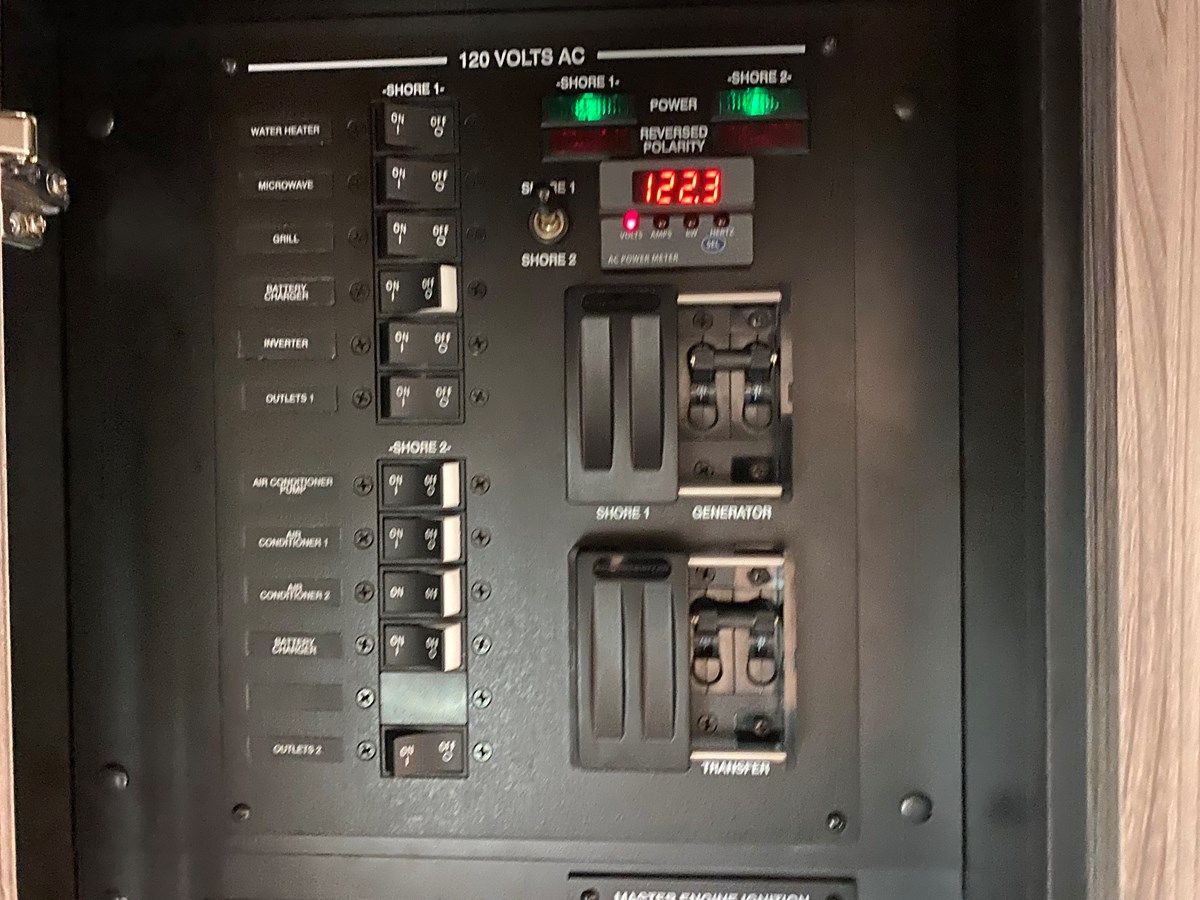 Buy a Boa Vida 320 Sundancer OB at Shestakov Yacht Sales