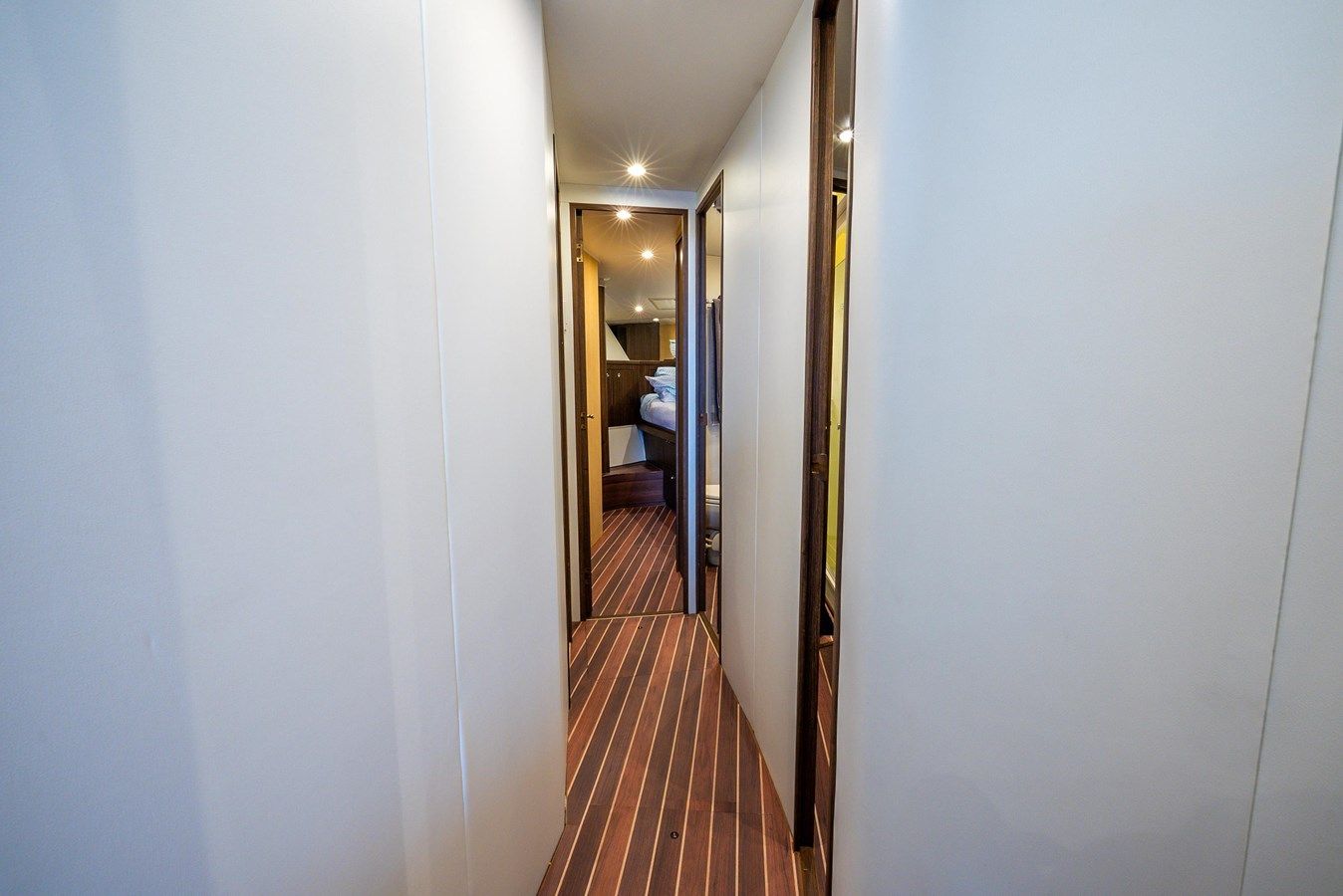 Стоимость яхты Knotty Girl - VIKING