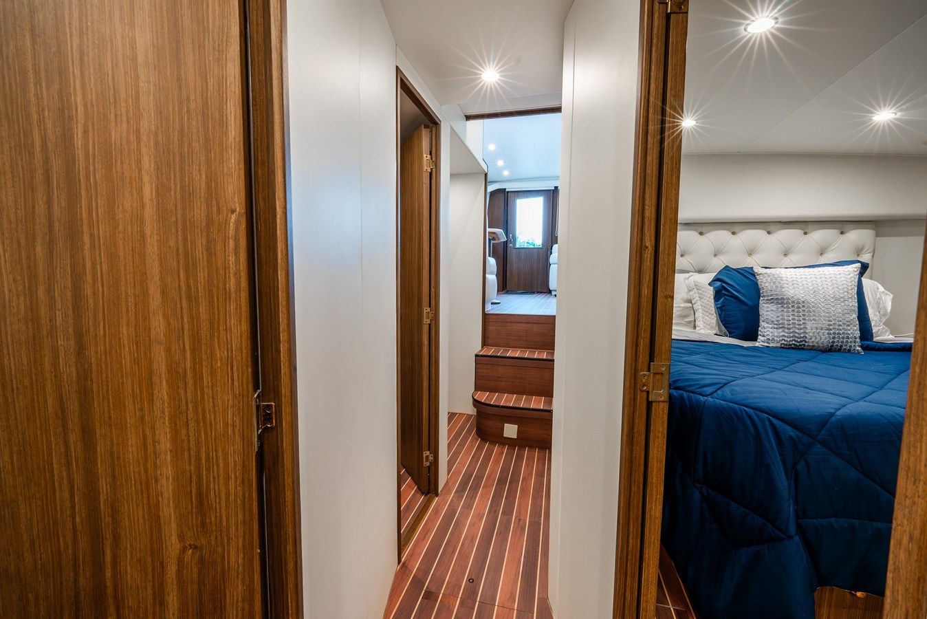 Лучшая цена на Knotty Girl 52