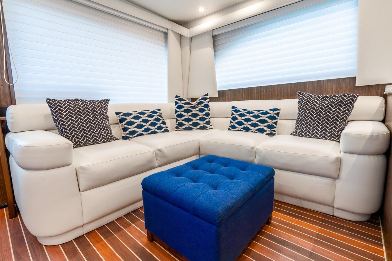 Купить Knotty Girl 52 Convertible