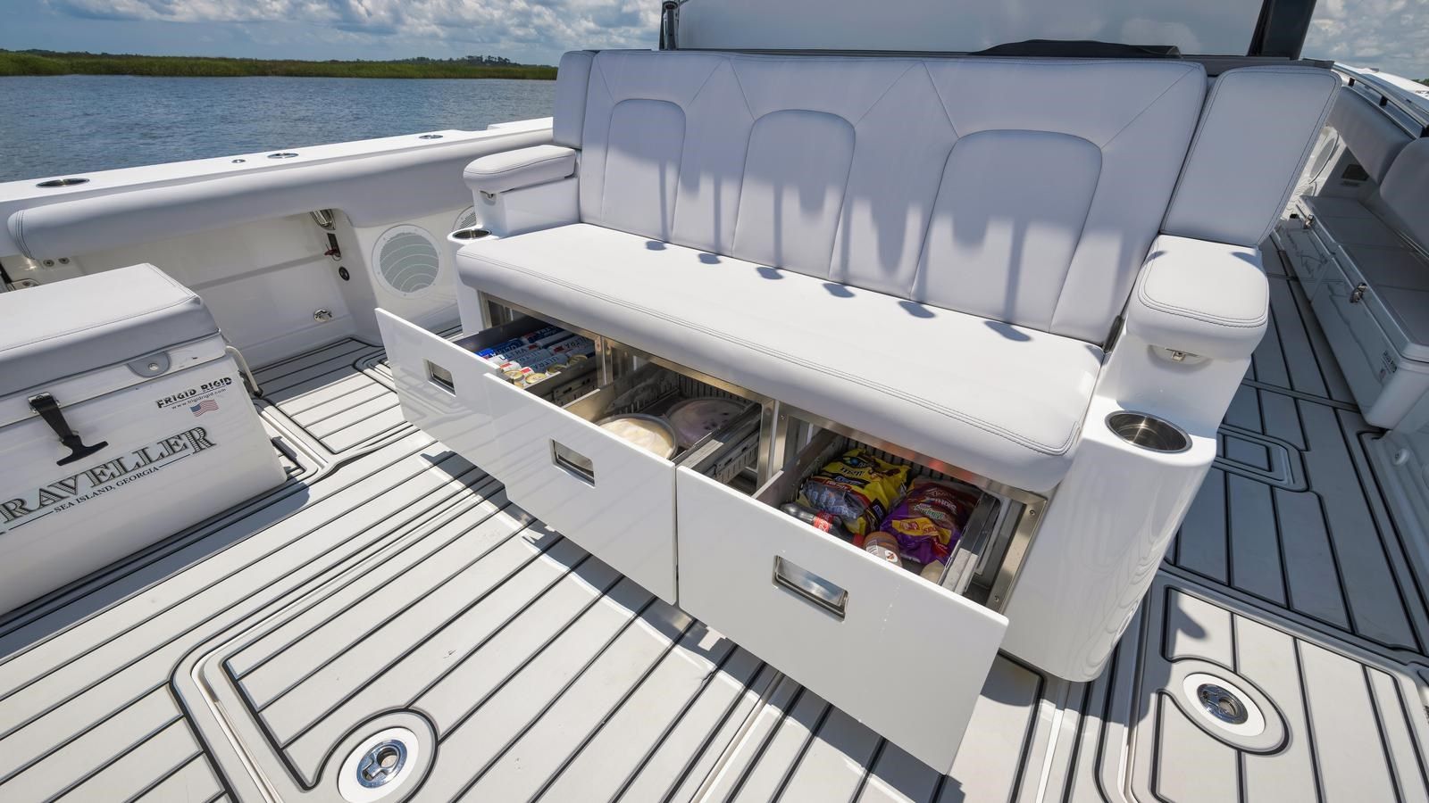 the best price on TRAVELLER 52