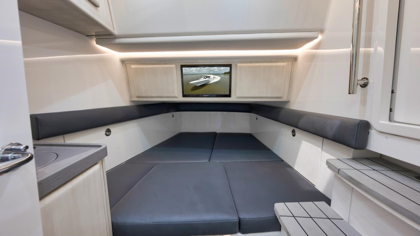 TRAVELLER - HCB yacht sale