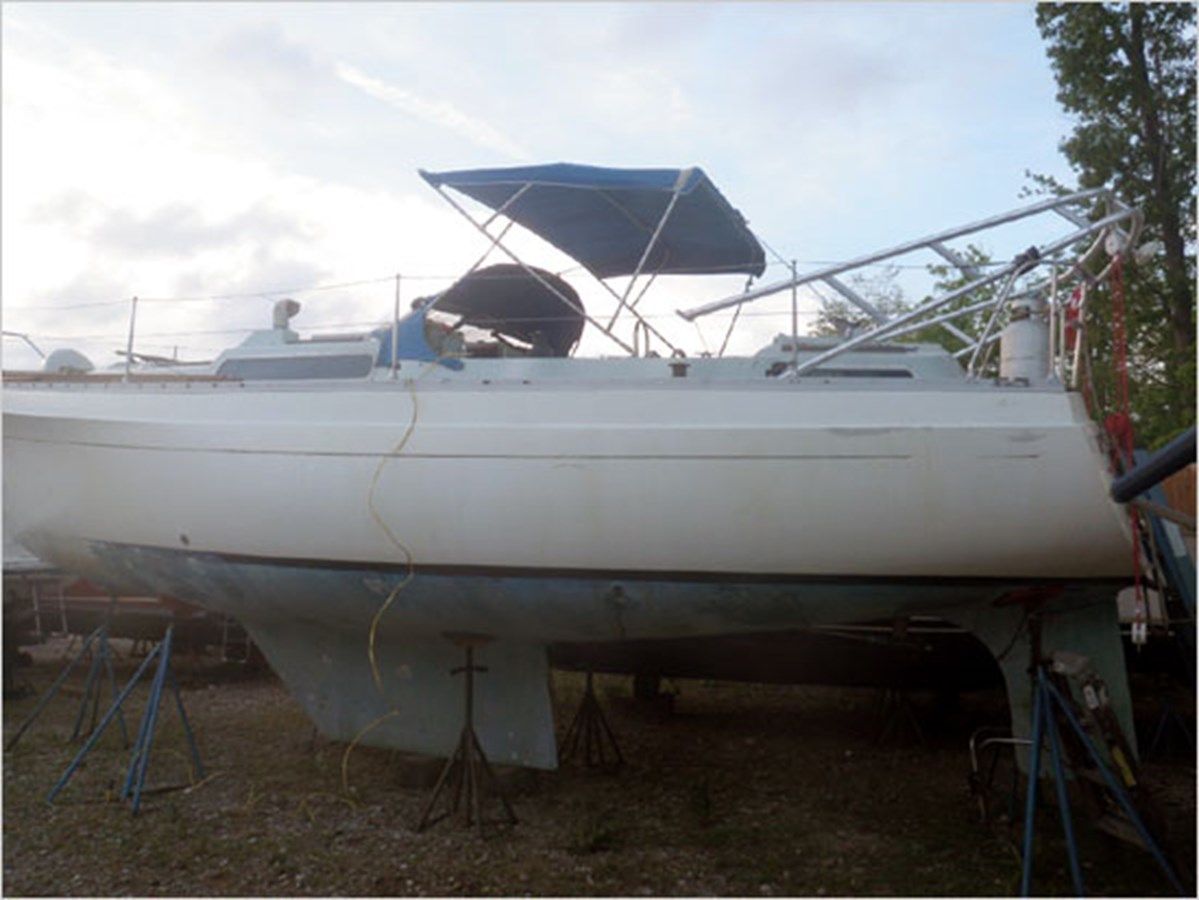 best yacht sales deals INVICTUS - MOODY