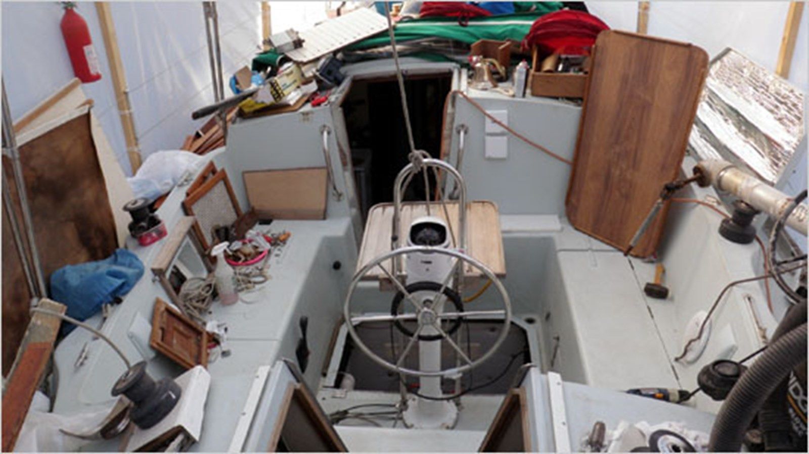 the best price on INVICTUS Sloop