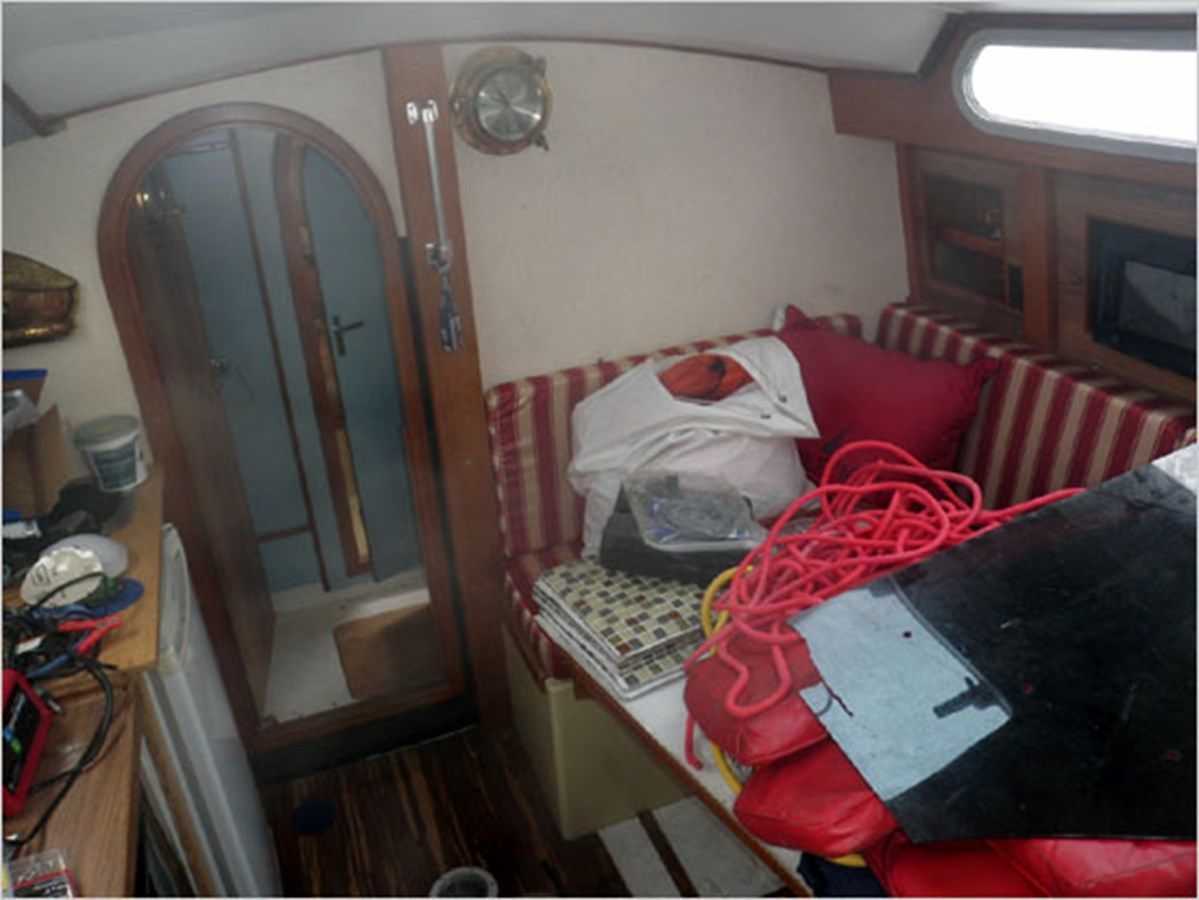 Buy a INVICTUS 33 at Shestakov Yacht Sales