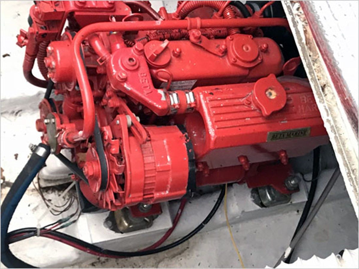 Buy a yacht INVICTUS - MOODY