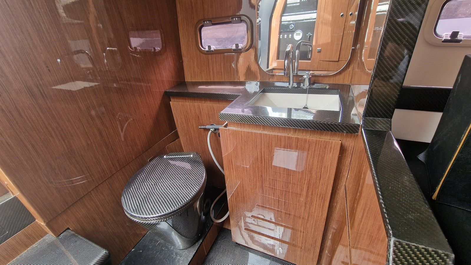 Купить яхту EIGHT Tender 43 в Shestakov Yacht Sales