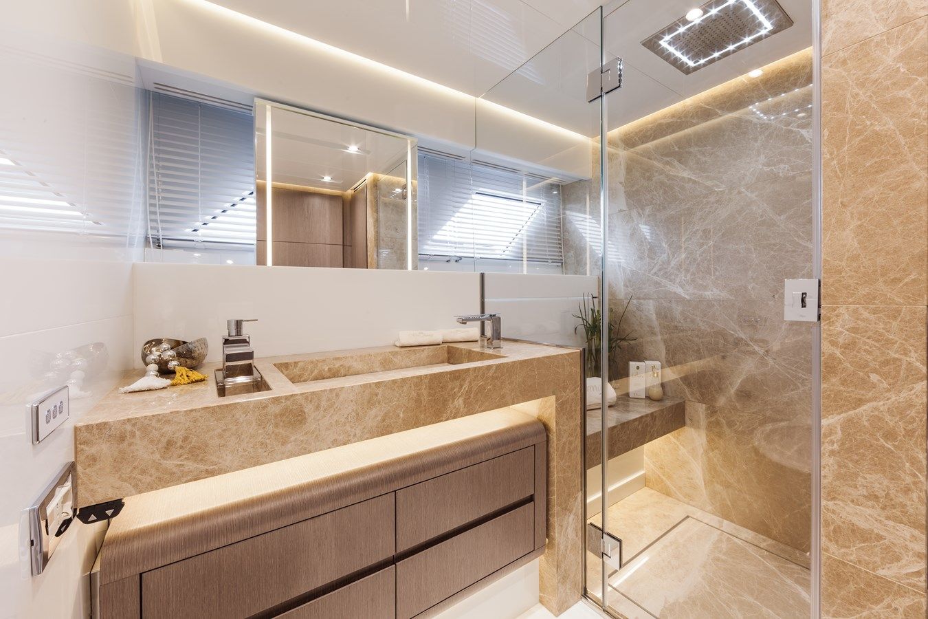 the best price on Dreamline 28