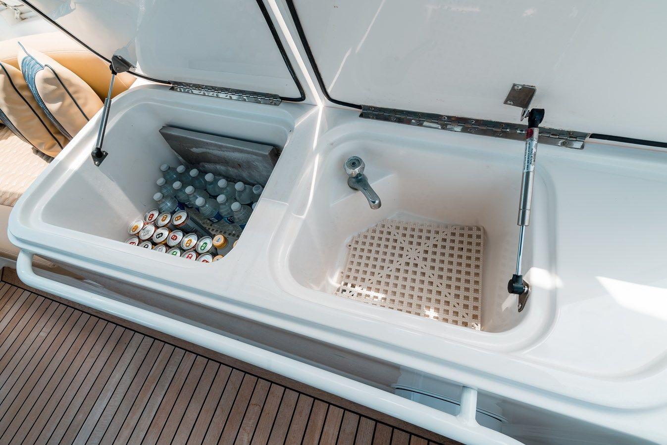 Buy a yacht RELENTLESS - Bertram Yacht