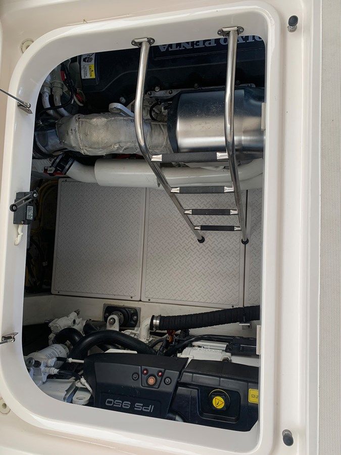 Buy a AGAIN - Tiara at Shestakov Yacht Sales