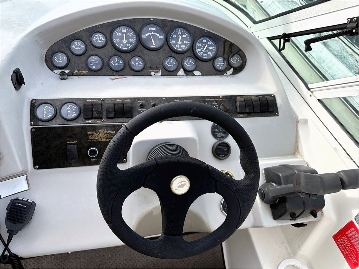 2003 Cruisers 3075 Express