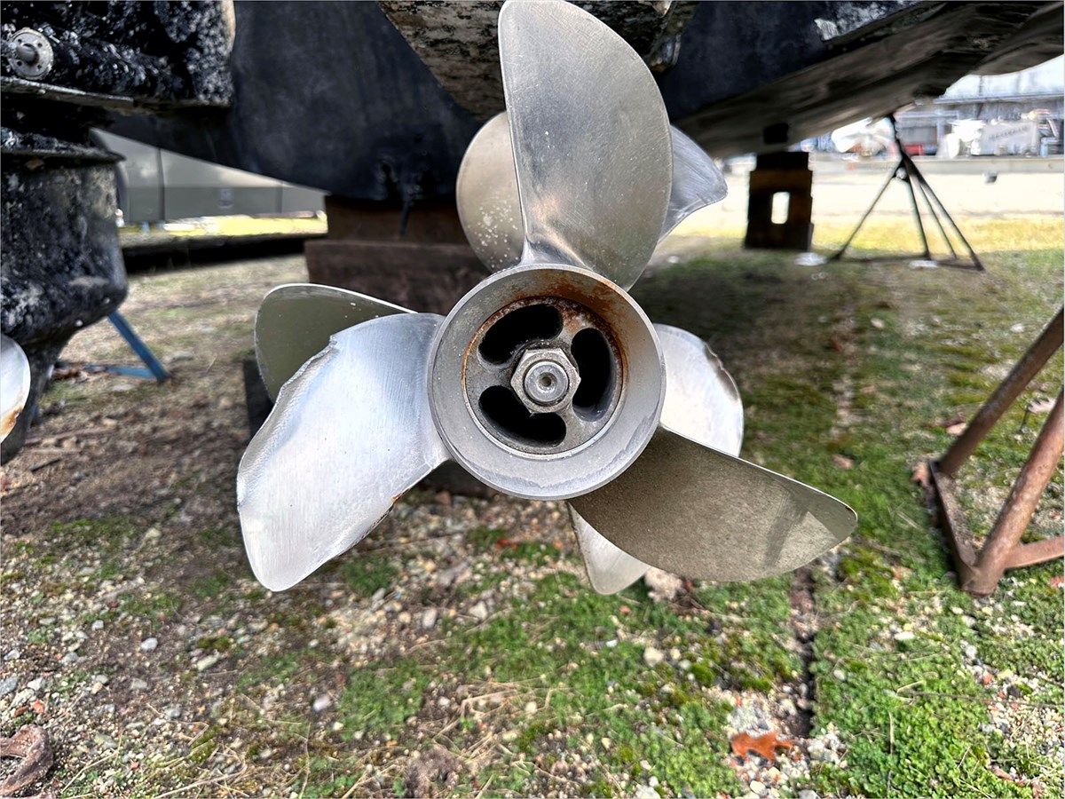 Продажа яхты 2003 Cruisers 3075 Express 30