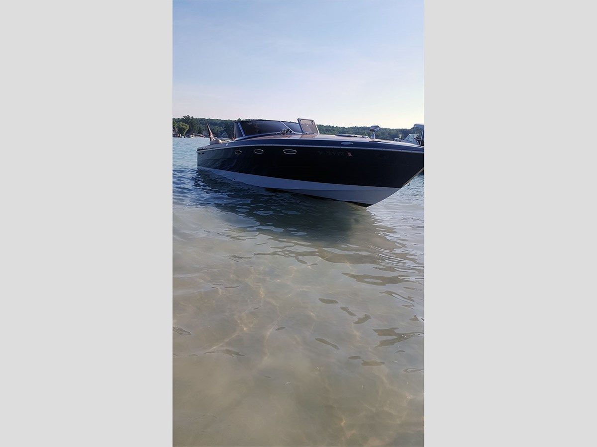 the best price on Topless 34