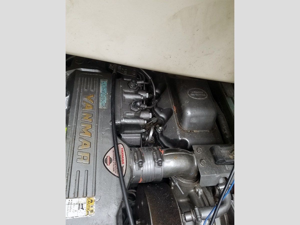 the best price on Topless 2004