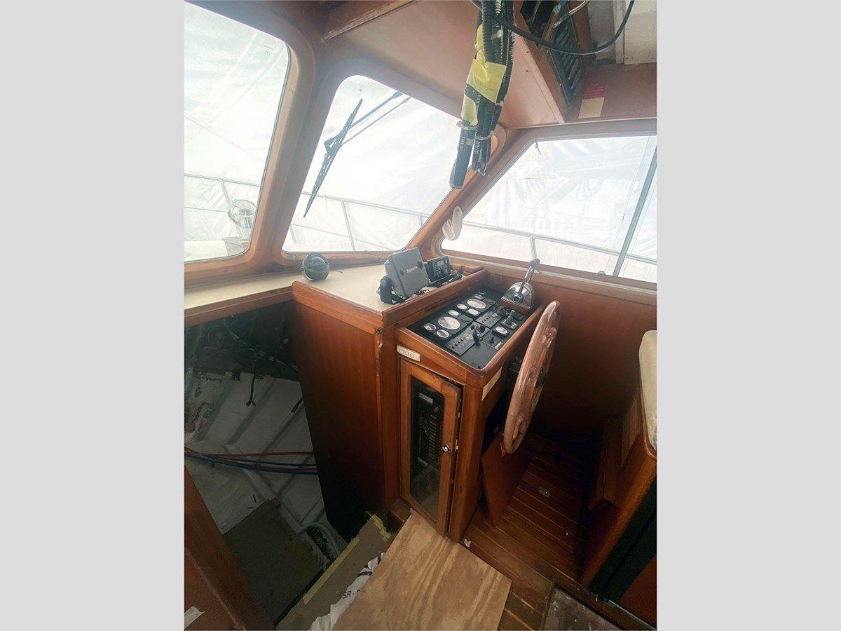 Buy a 2007 Halvorsen Gourmet Cruiser 32 at Shestakov Yacht Sales