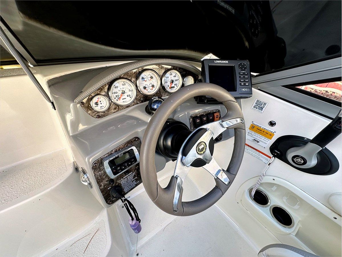 Buy a yacht 2013 Stingray 225 - STINGRAY