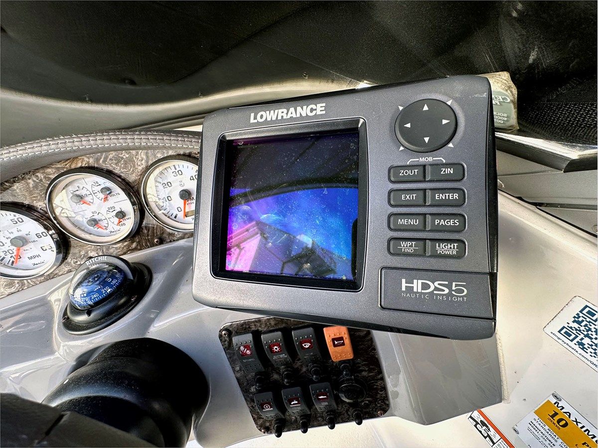 2013 Stingray 225 23 yacht sale