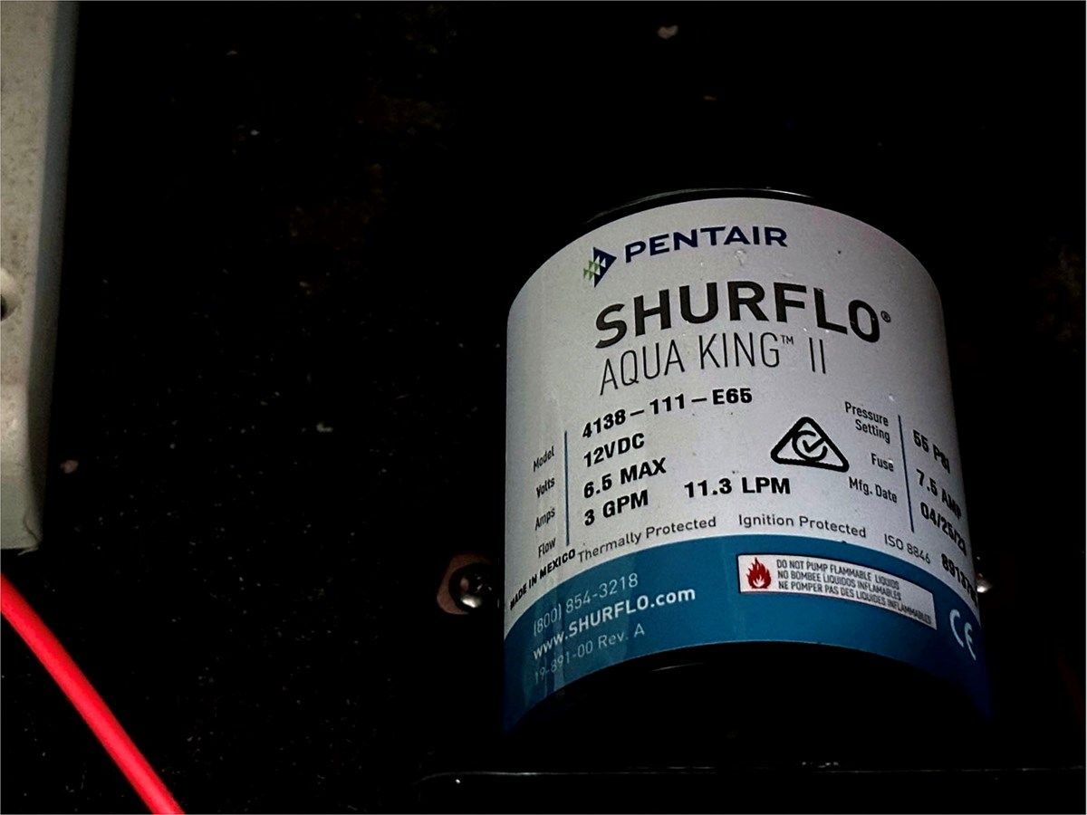 Buy a yacht 2013 Stingray 225 225