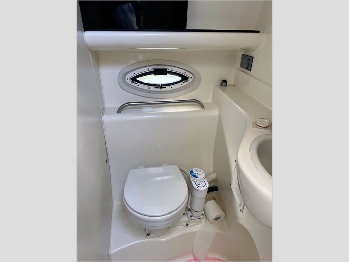 Купить яхту 2006 Bayliner 285 Cuera Sunbridge 28 в Shestakov Yacht Sales