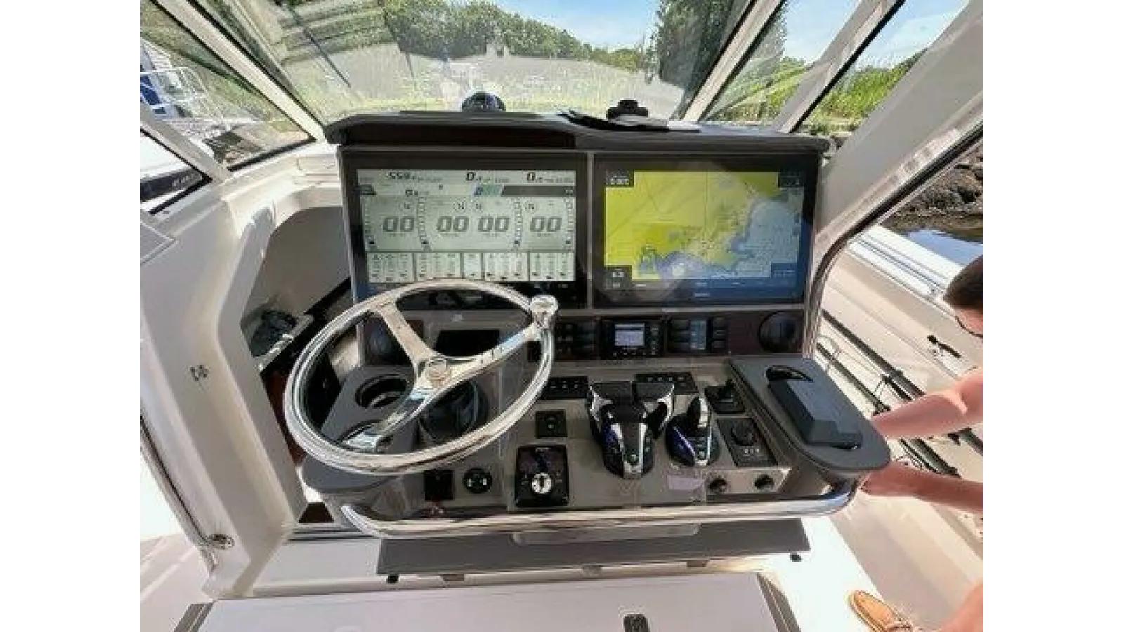 Купить яхту Blue Liner 42 в Shestakov Yacht Sales