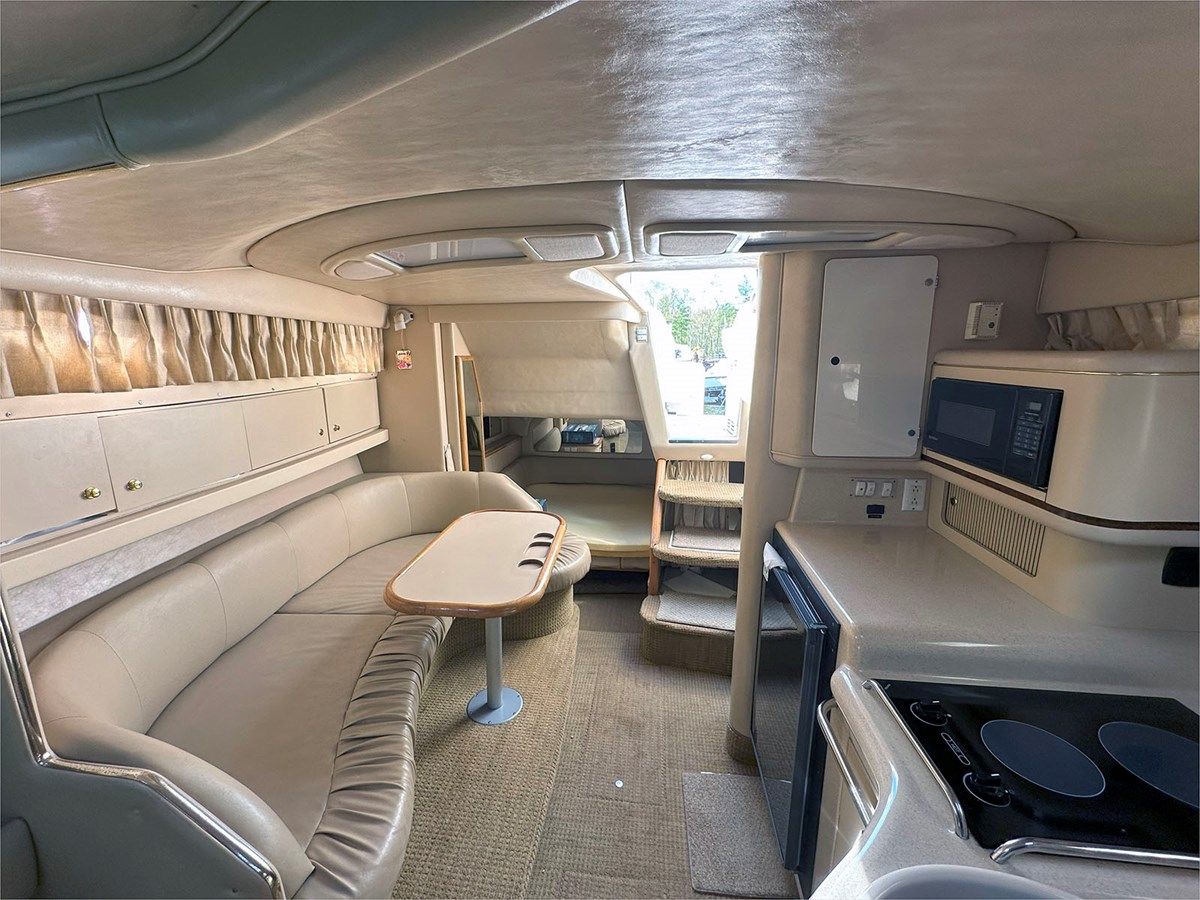 the best price on 1998 Sea Ray 330 DA 33