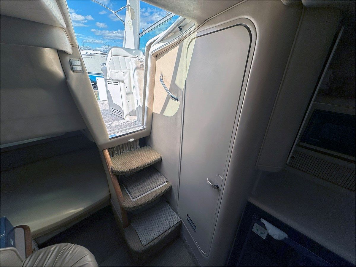 Buy a yacht 1998 Sea Ray 330 DA