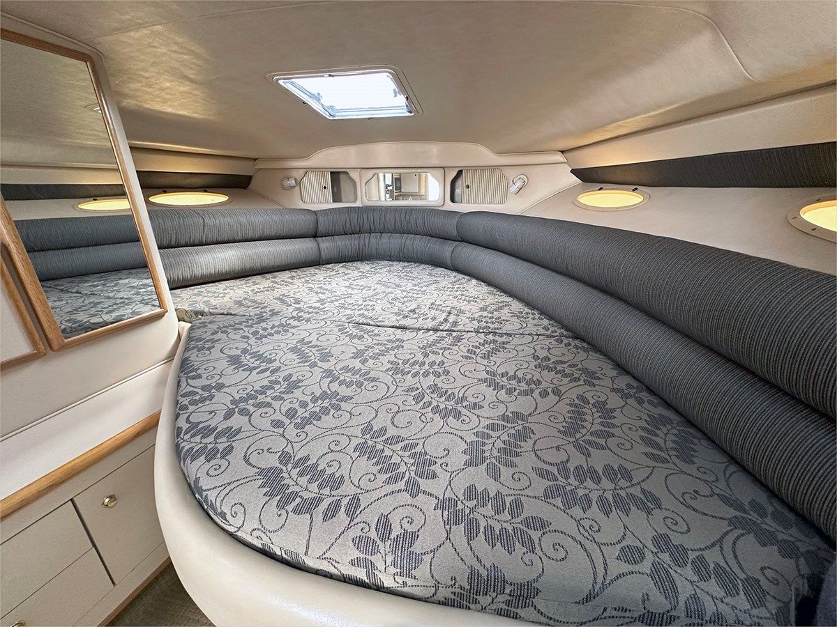 Buy a yacht 1998 Sea Ray 330 DA - SEA RAY