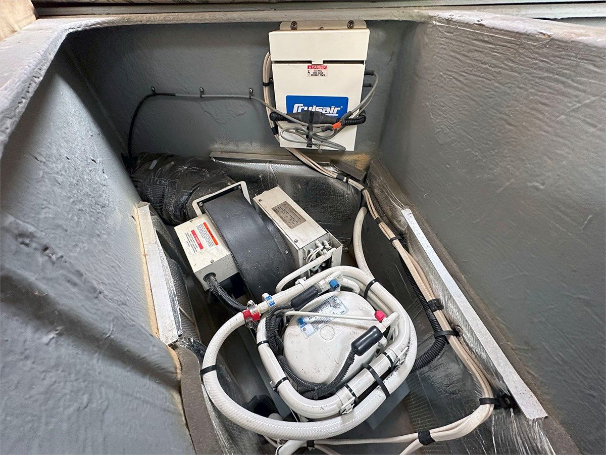 Buy a 1998 Sea Ray 330 DA - SEA RAY at Shestakov Yacht Sales