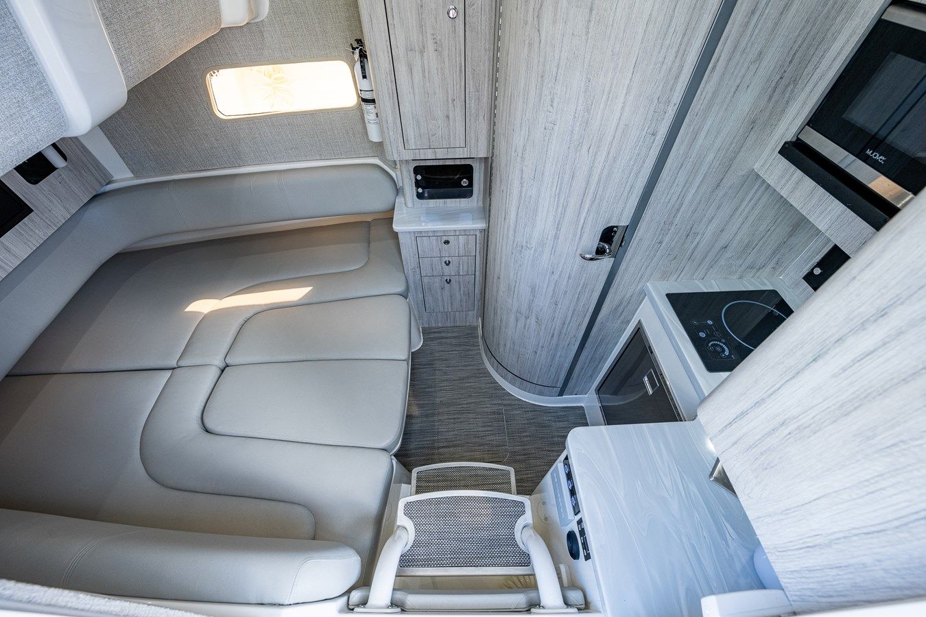 Лучшая цена на Dog House II 2022