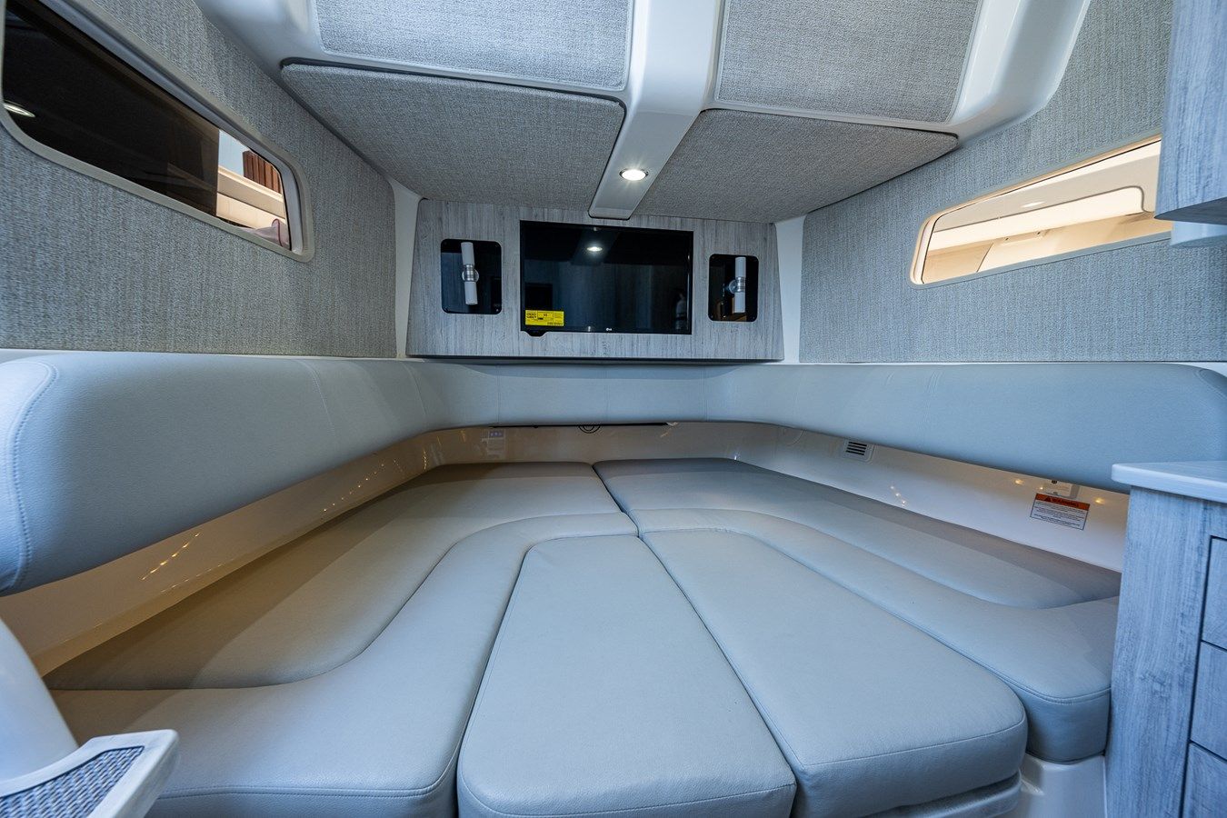 Стоимость яхты Dog House II - REGULATOR