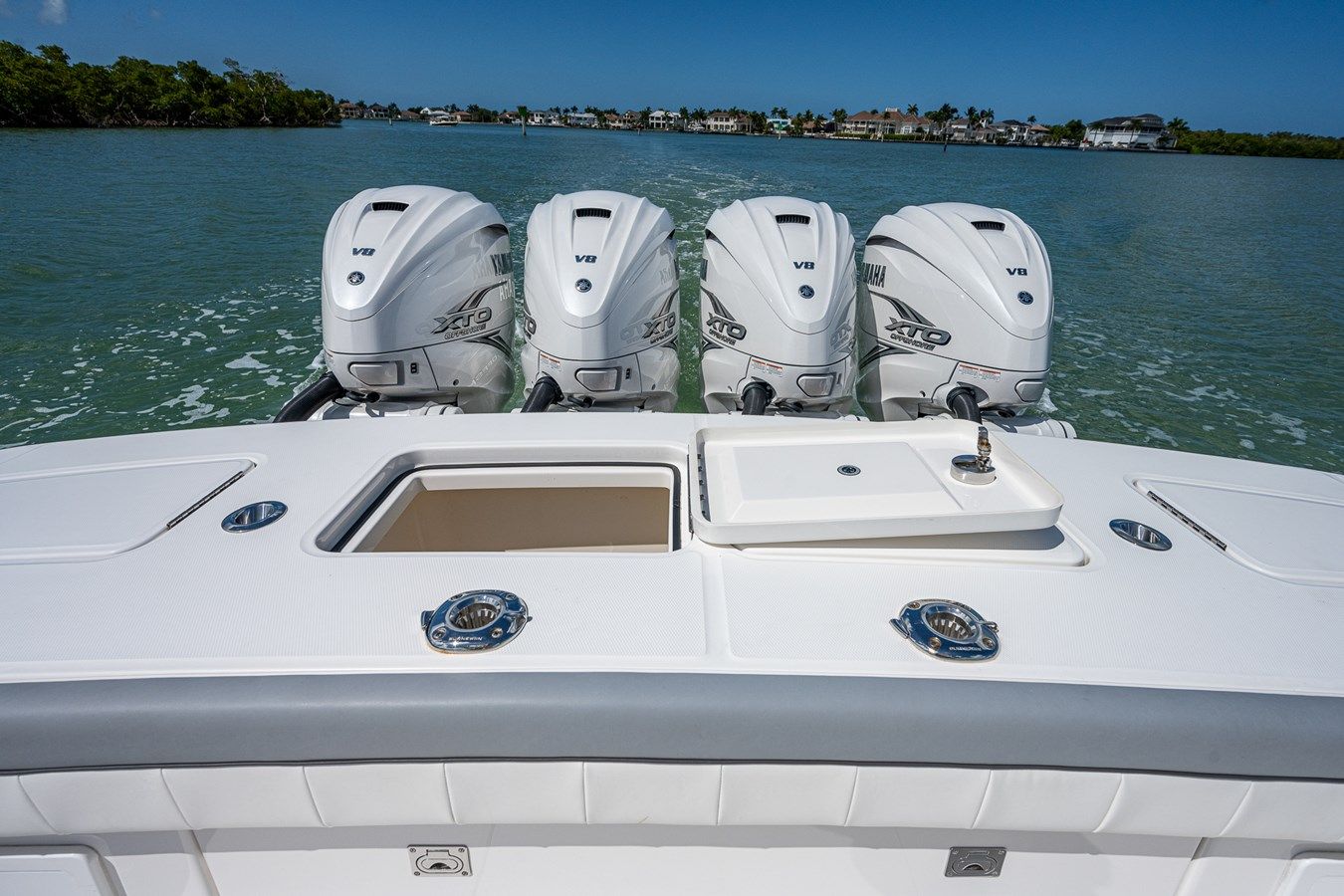 Продажа яхты Dog House II