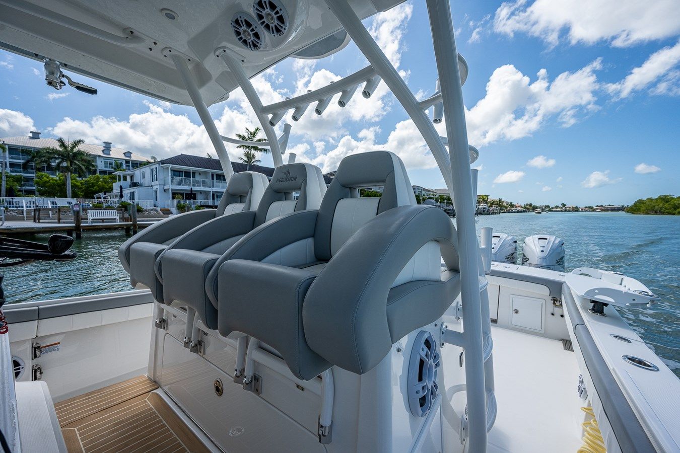 Стоимость яхты Dog House II 2022