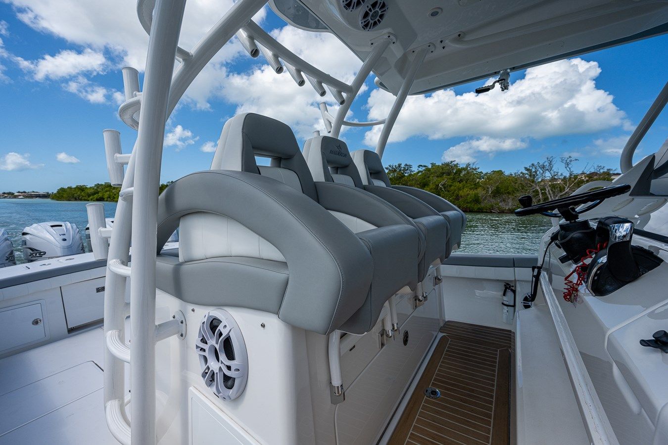 Лучшие предложения покупки яхты Dog House II 2022