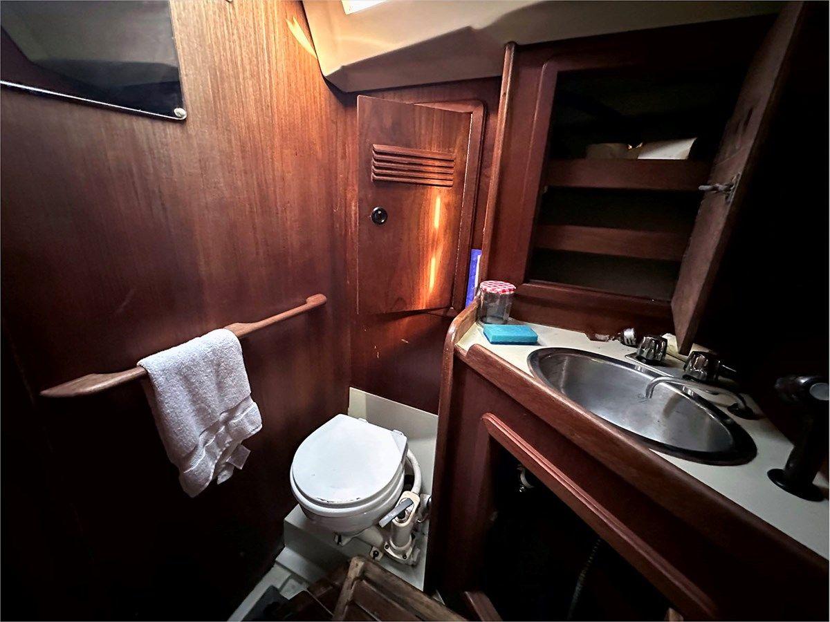 Buy a yacht 1981 C&C Sloop 1981