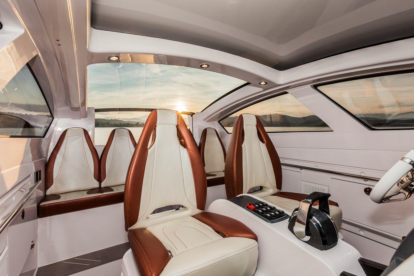 Demo - REVOLVER BOATS