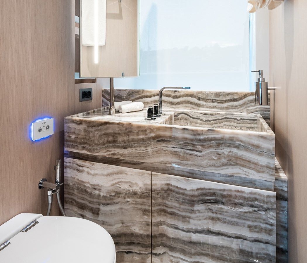 the best price on Ami 112