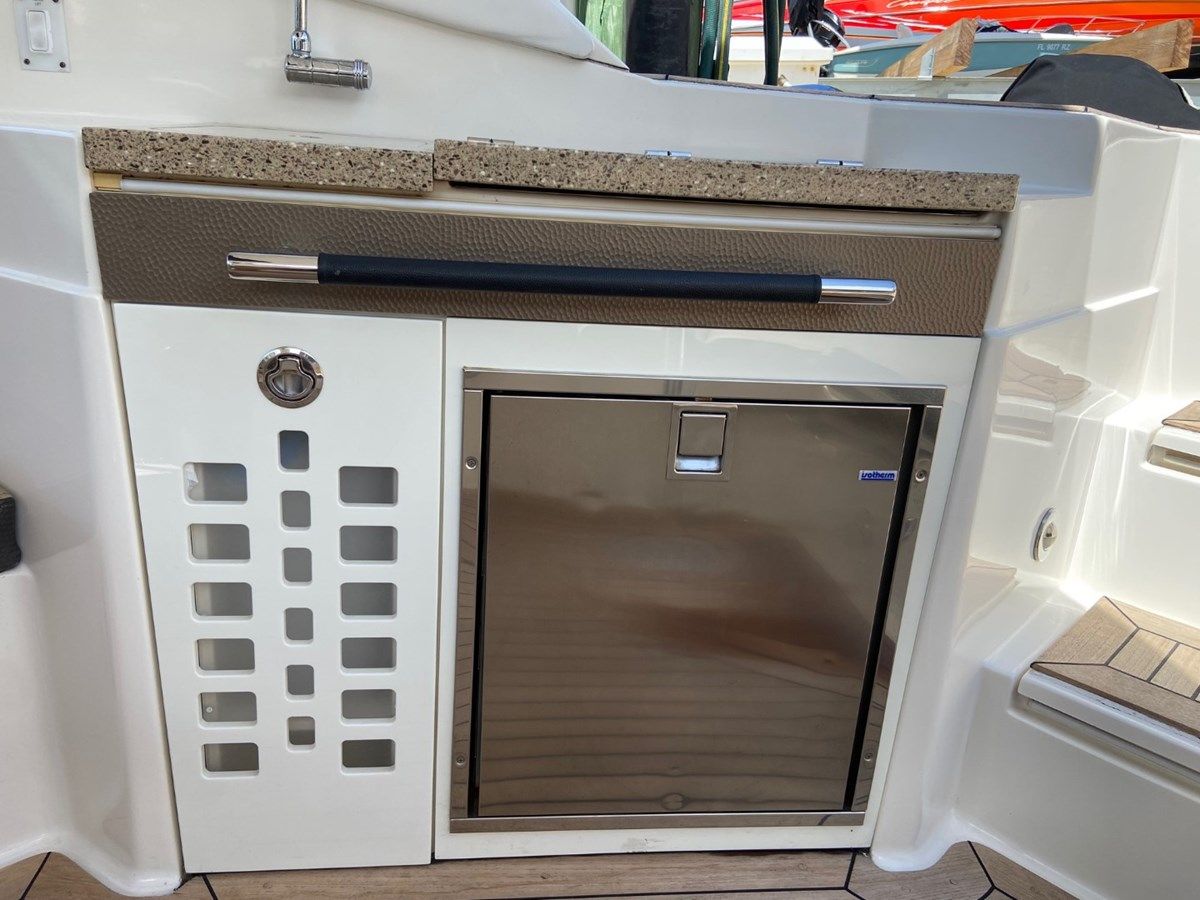 Стоимость яхты CHASING THE SUN - SEA RAY