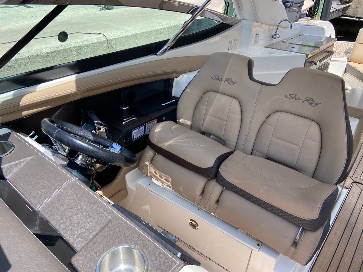 Стоимость яхты CHASING THE SUN - SEA RAY