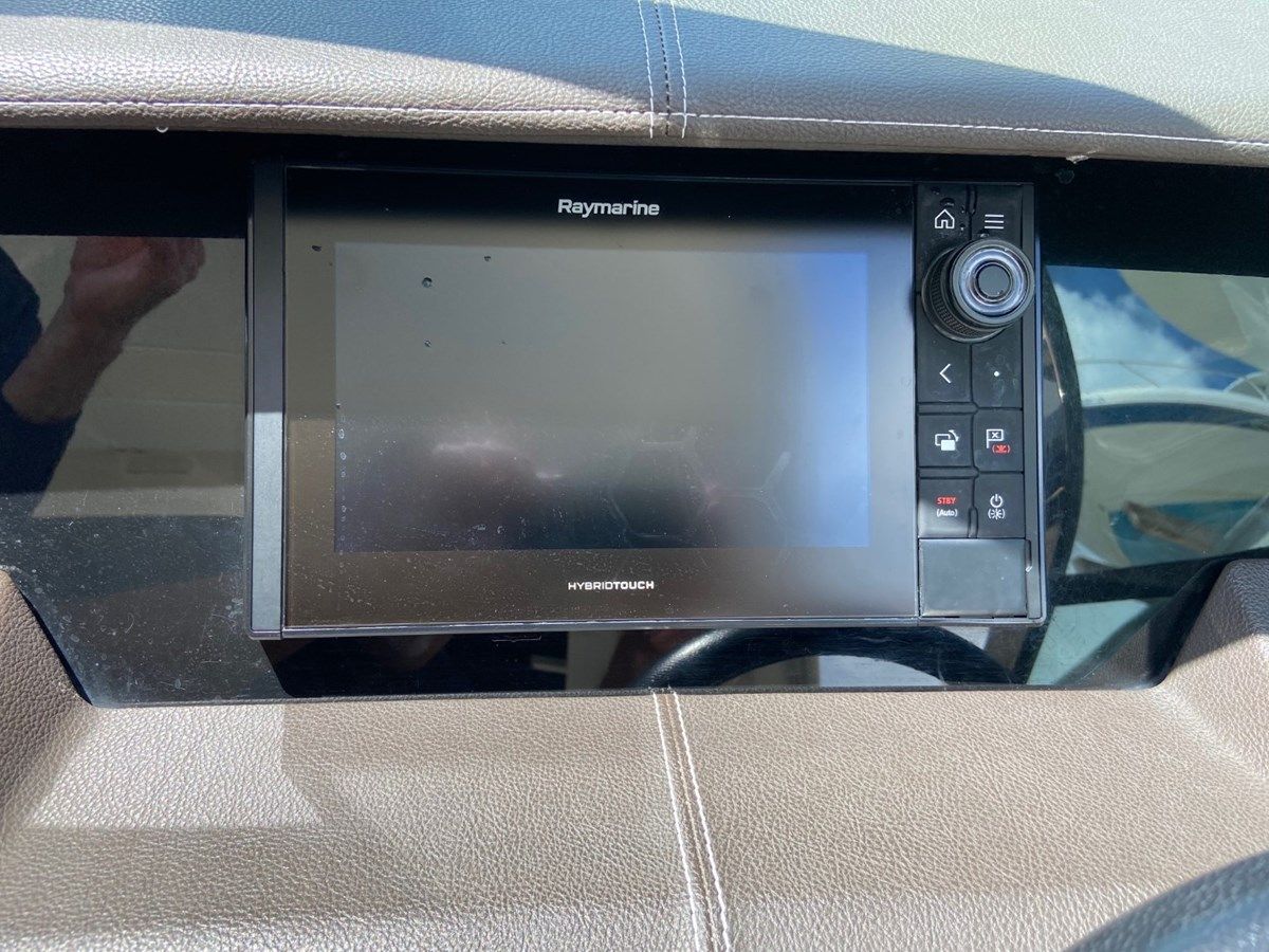 Лучшая цена на CHASING THE SUN 35