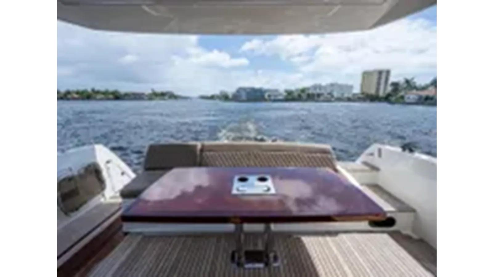 Купить яхту 2014 Prestige 550 в Shestakov Yacht Sales